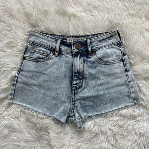 Bullhead Denim Co. Frayed High-Waisted Light Wash Jean Shorts Size 00